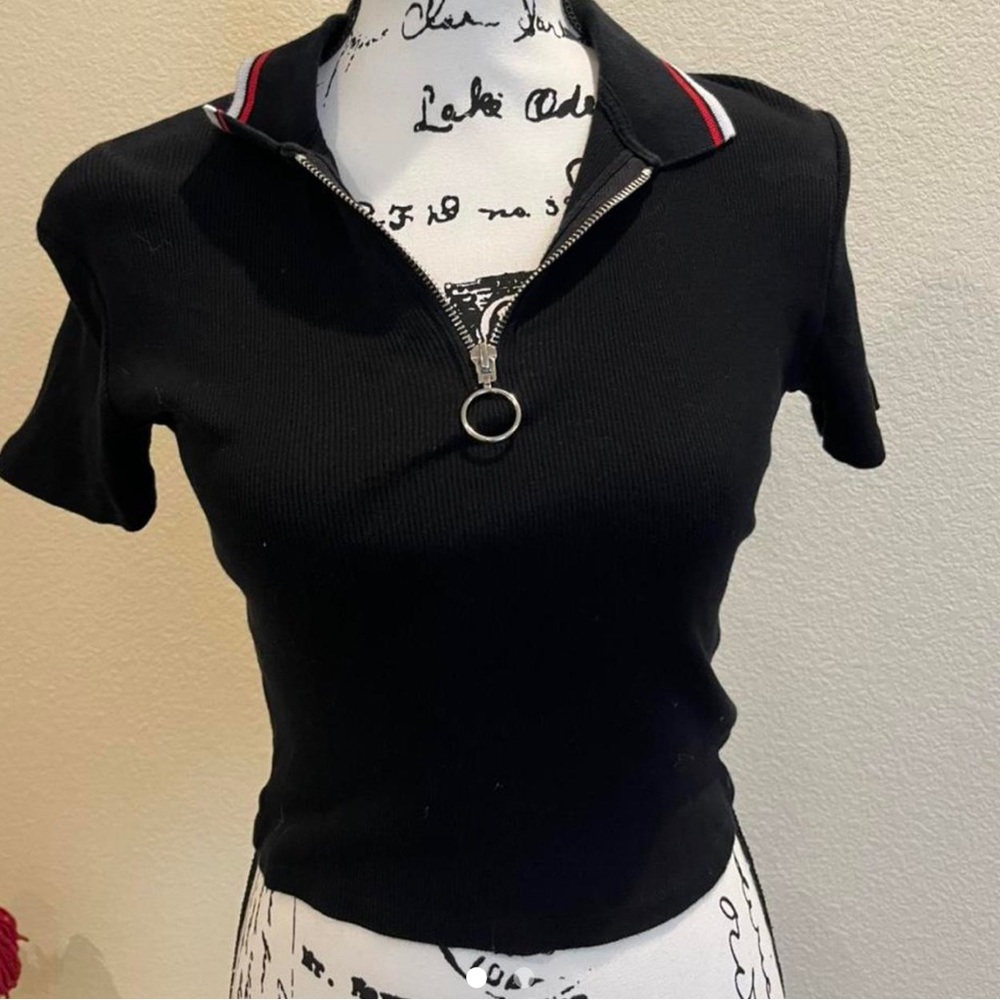 Fitted black zip up collard shirt
